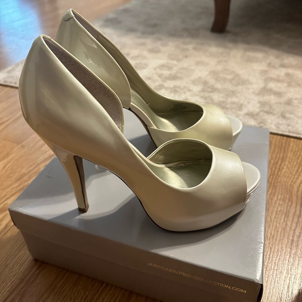 Jessica Simpson Heels JS-ACADIA 8.5 WHITE
PEARLIZED PATENT
